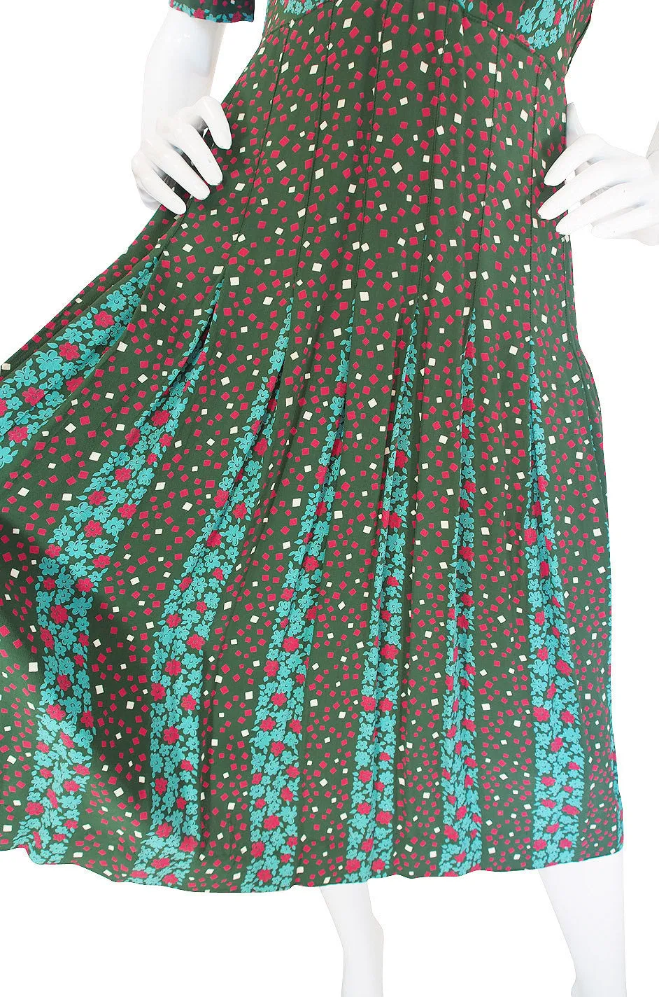 1940s Amazing Green Print Silk Swing Dress