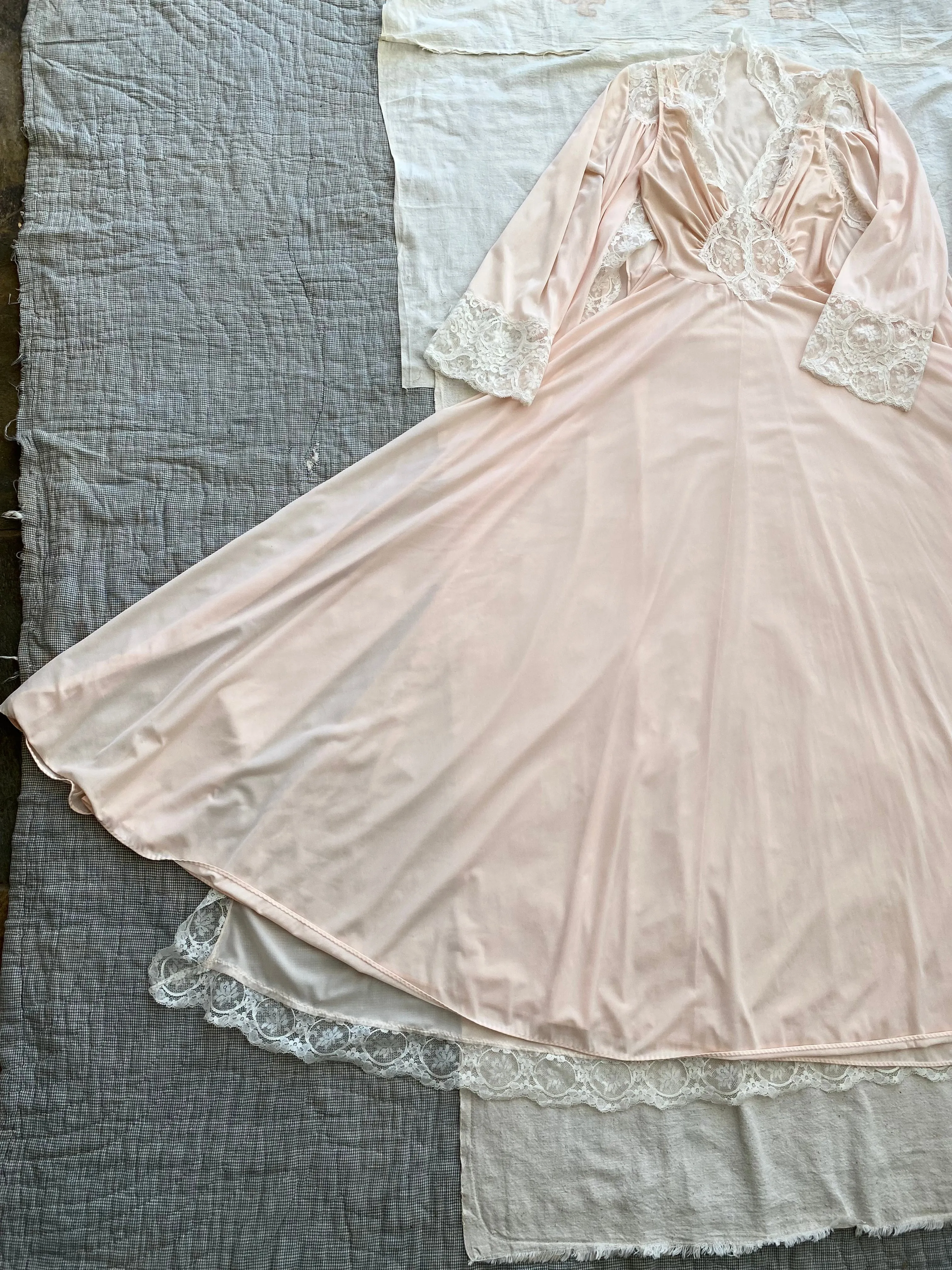 70s/80s Blush Olga Peignoir Grand Sweep Nightgown and Robe 9687 9702