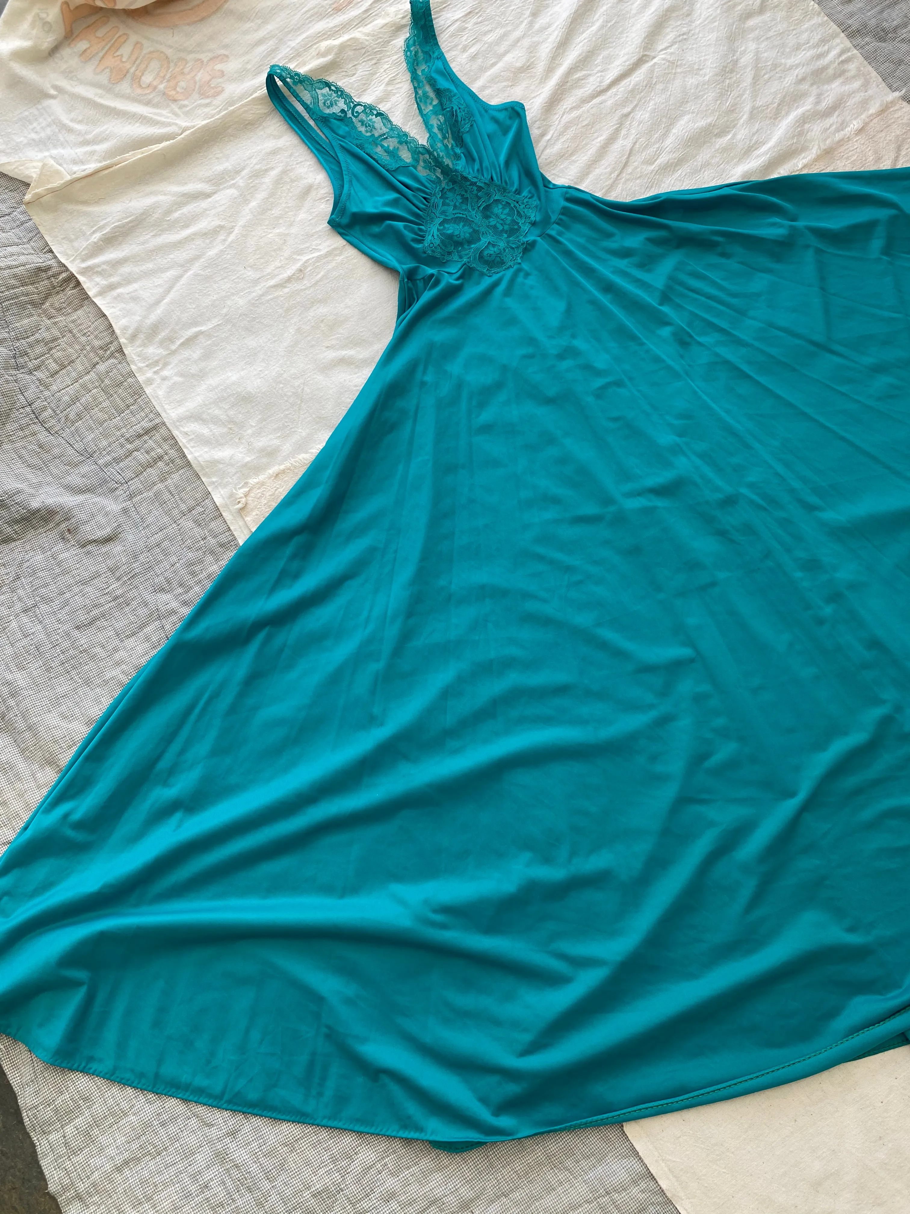 70s/80s Turquoise Olga Peignoir Grand Sweep Nightgown And Robe 9687 9702