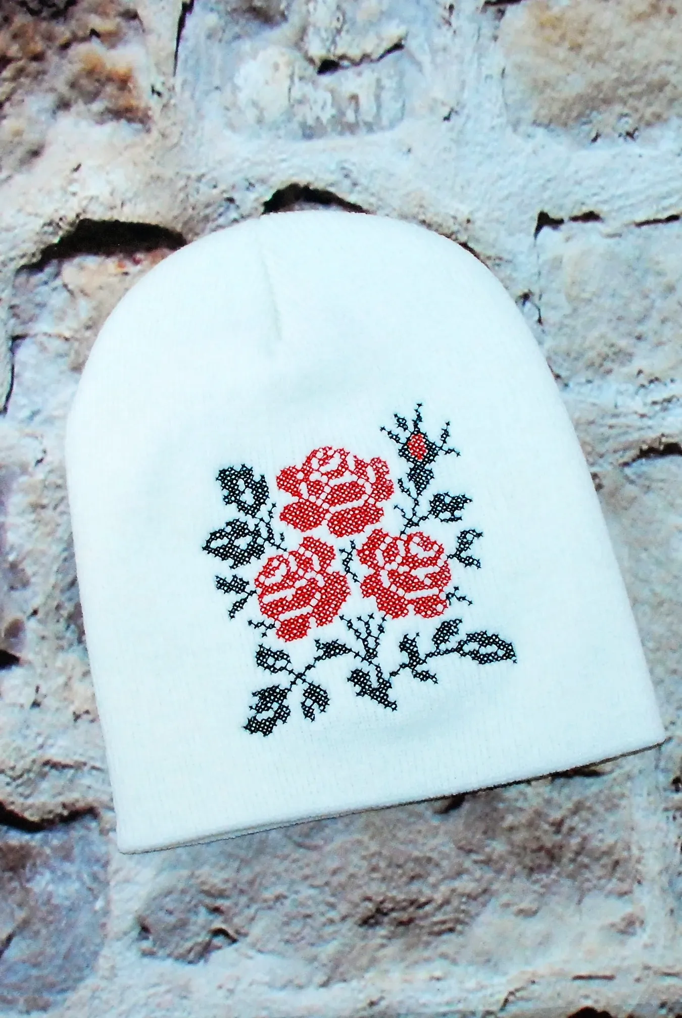 Knitted embroidered beanie hat "Roses"