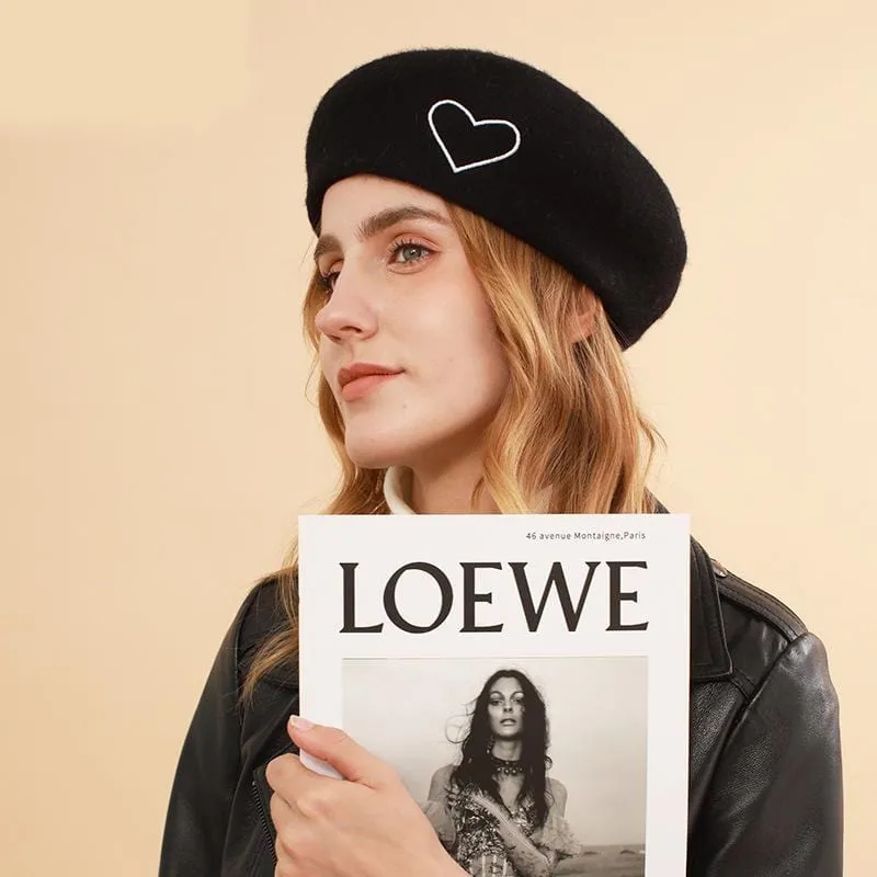 Minimalist Heart Print Beret