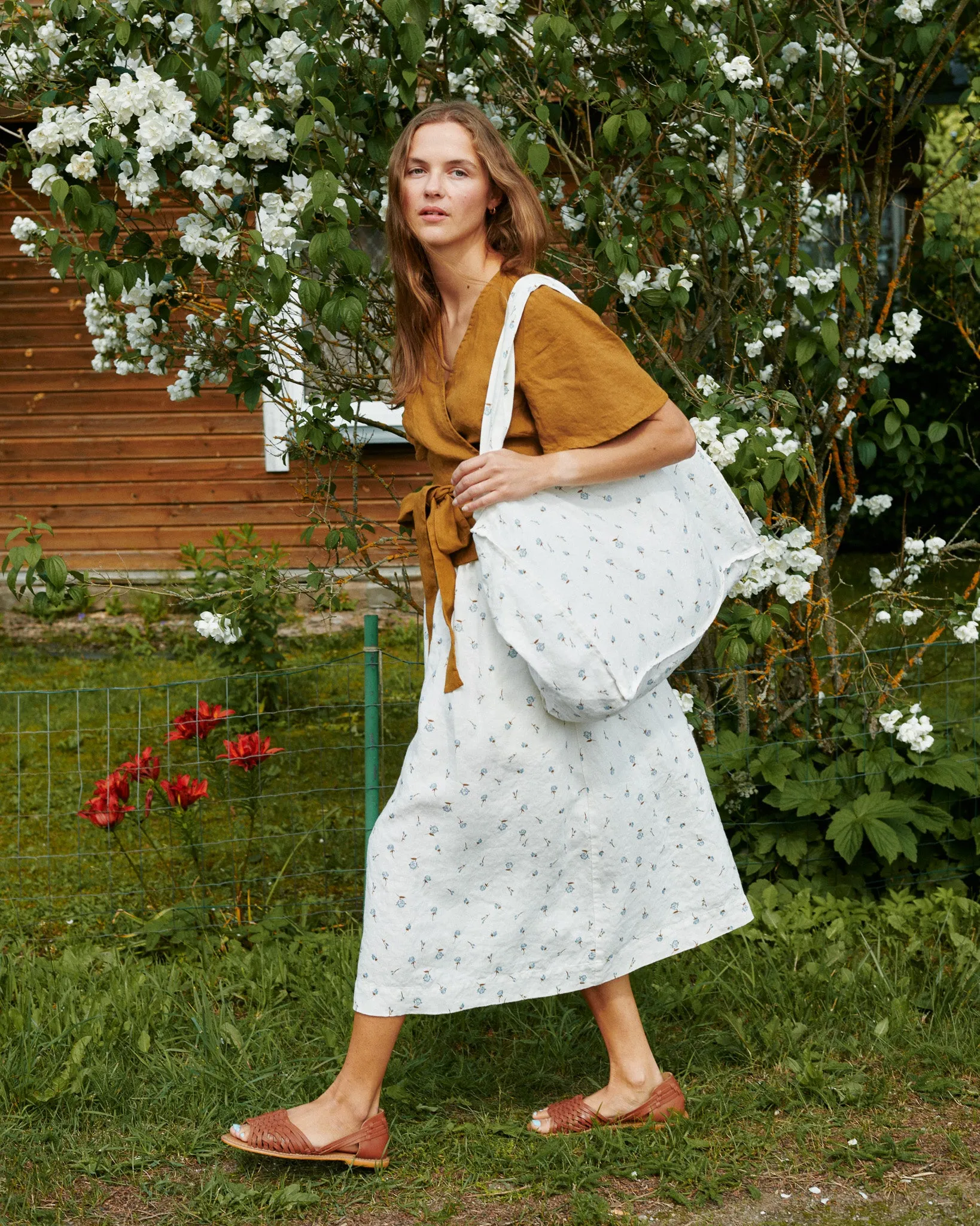 R: SION gathered linen skirt (Size: S; Color: Milky White/Blue Rose)