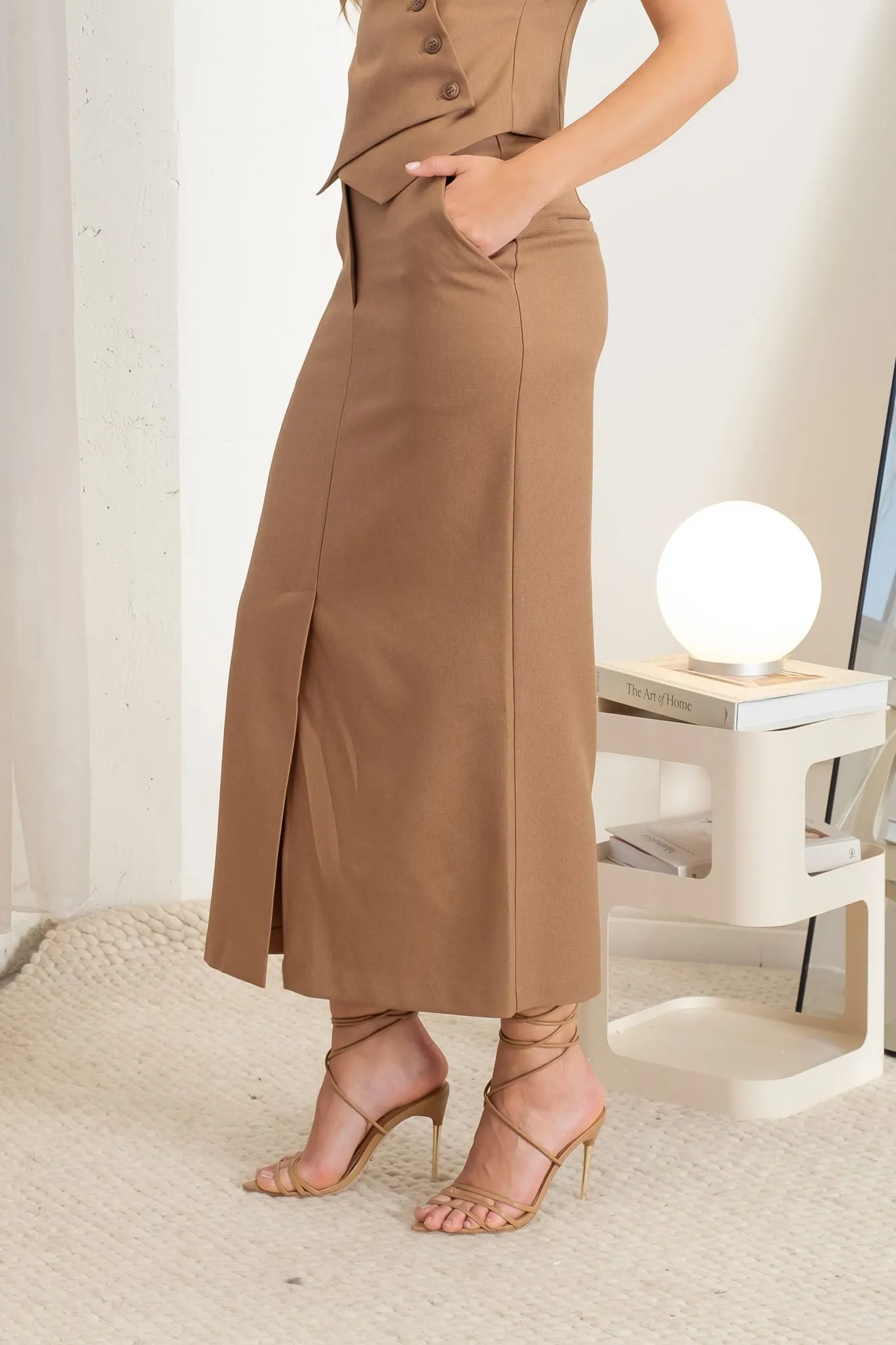 SPLIT HEM STRAIGHT MIDI SKIRT