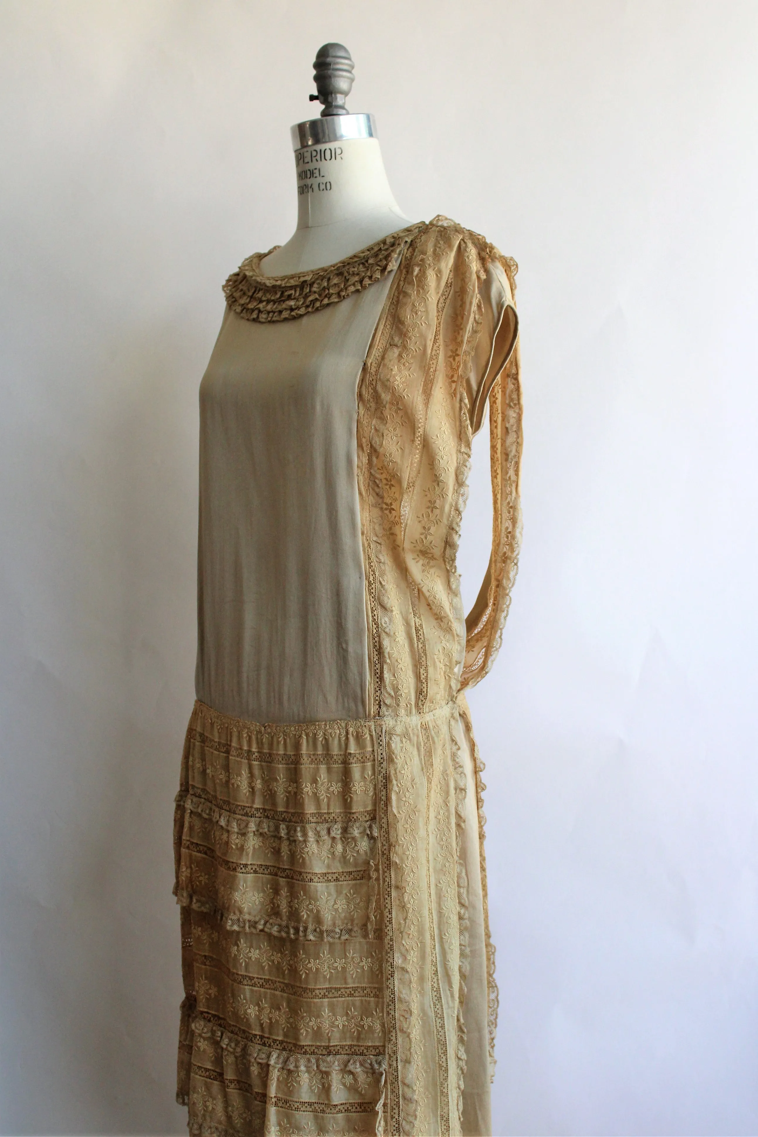 Vintage 1920s Gold Silk And Lace Flapper Dress With Drop Waist In Large Size