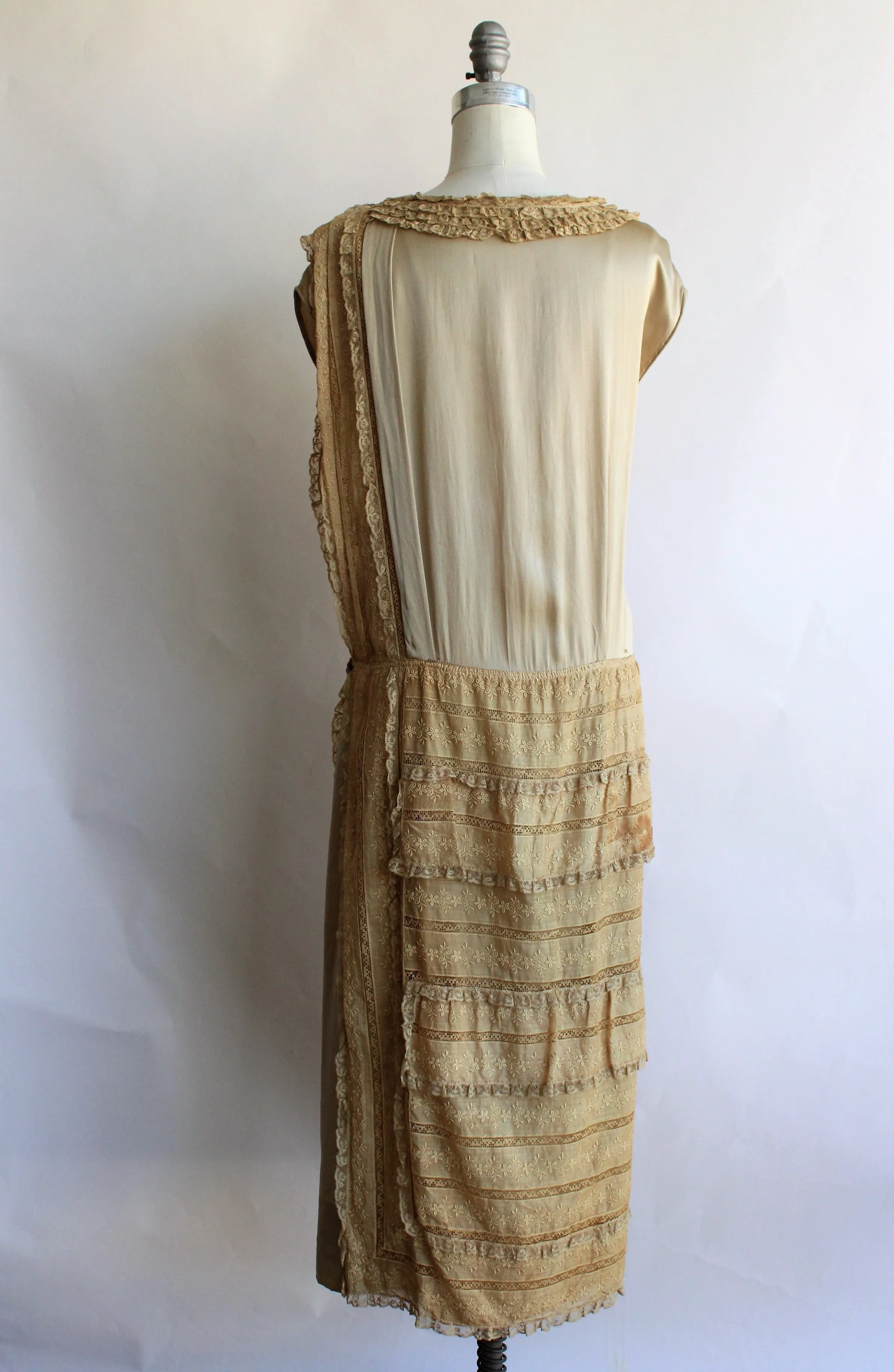 Vintage 1920s Gold Silk And Lace Flapper Dress With Drop Waist In Large Size