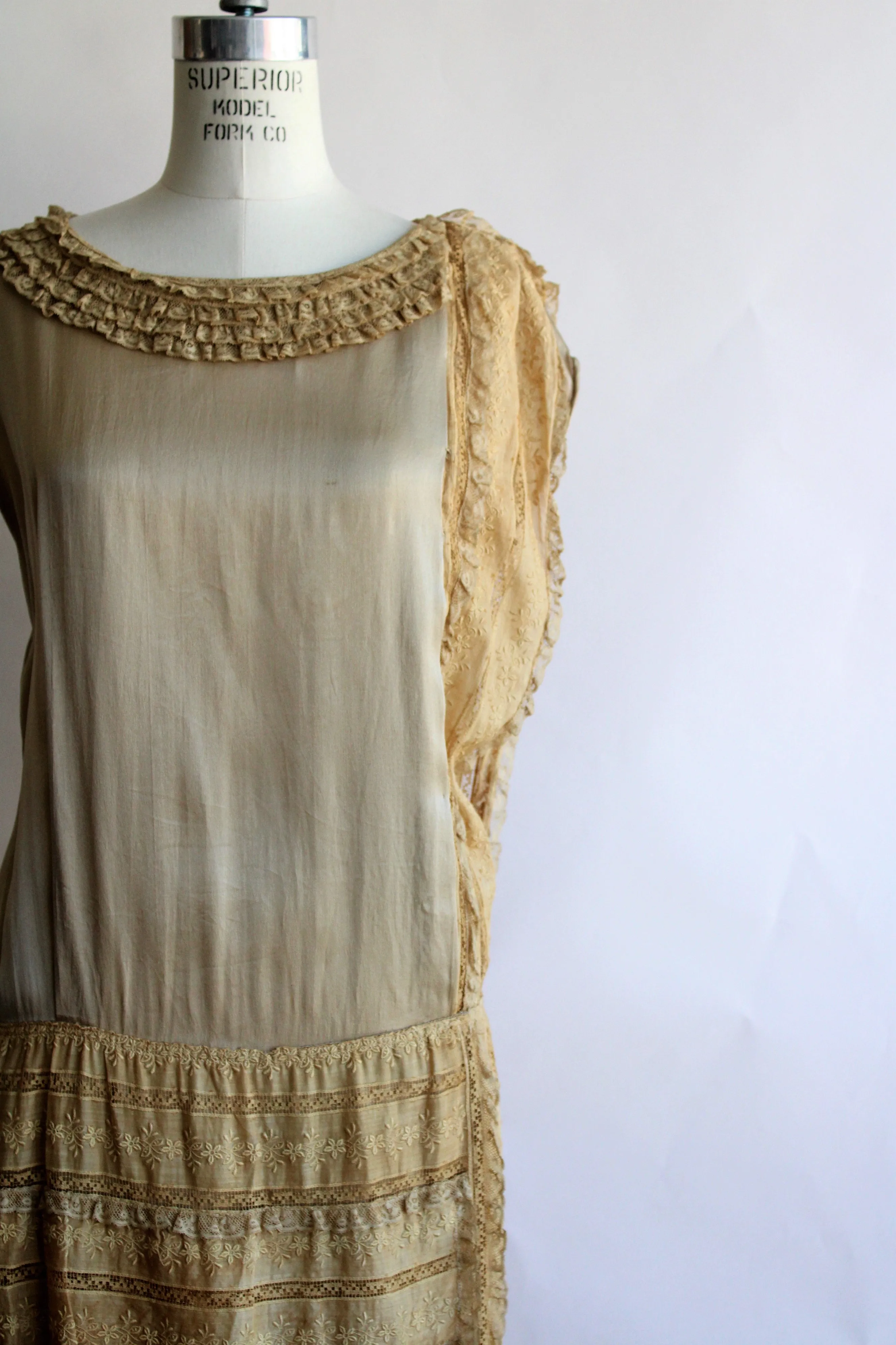 Vintage 1920s Gold Silk And Lace Flapper Dress With Drop Waist In Large Size