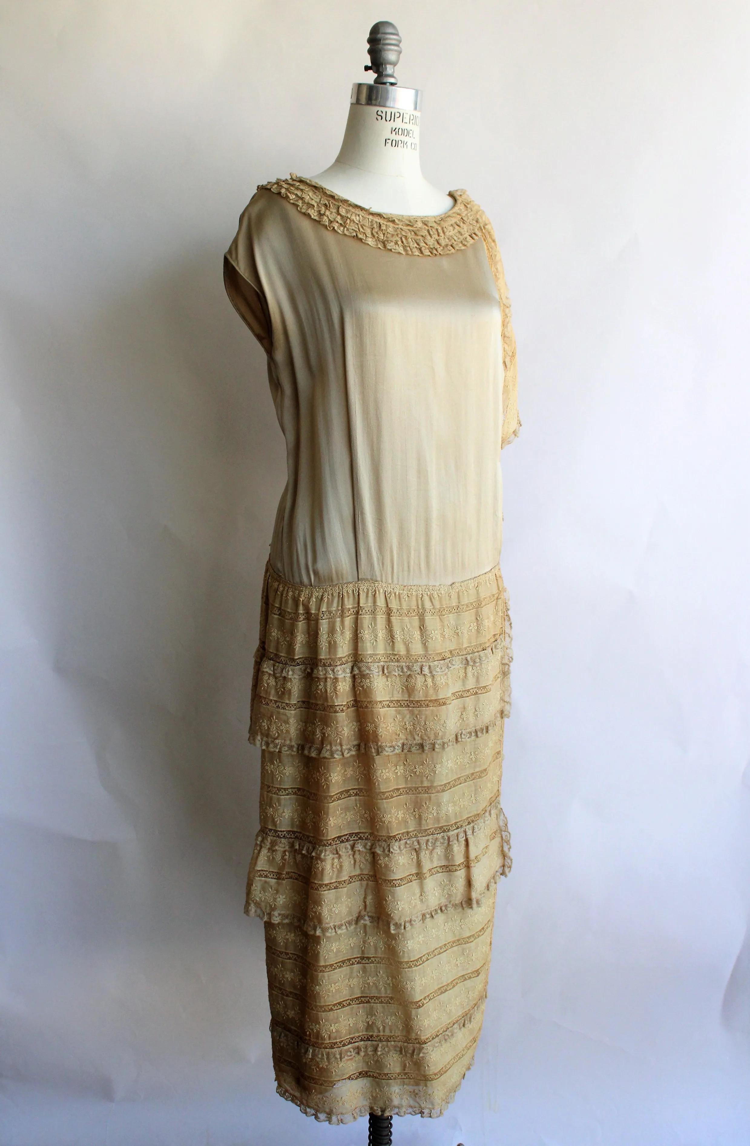 Vintage 1920s Gold Silk And Lace Flapper Dress With Drop Waist In Large Size