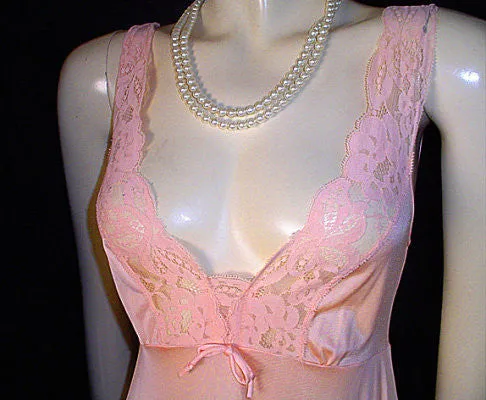 *VINTAGE OLGA RARE STYLE LACEY NIGHTGOWN IN RIO SAMBA