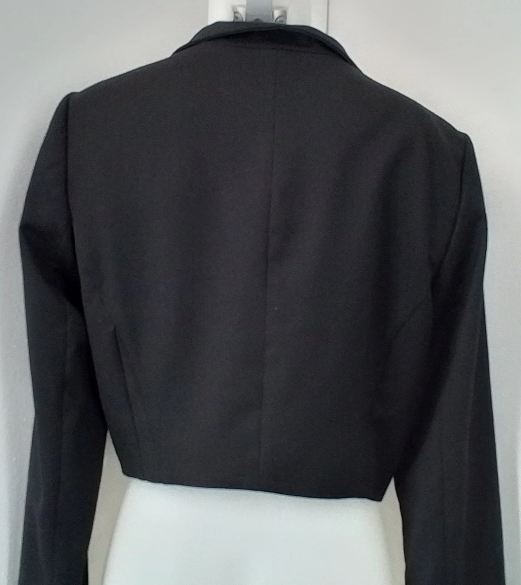 White House Black Market Women's Black Cropped Blazer